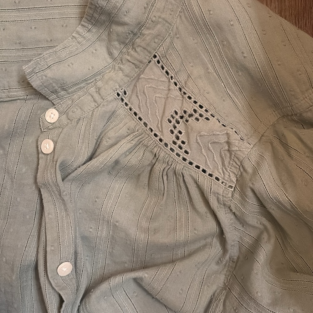 Green Button-Up Blouse by American Eagle L BNWOT - Picture 4 of 6